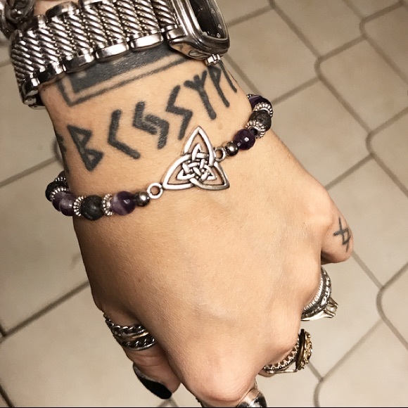 Genuine amethyst celtic triquetra bead bracelet - Picture 7 of 8